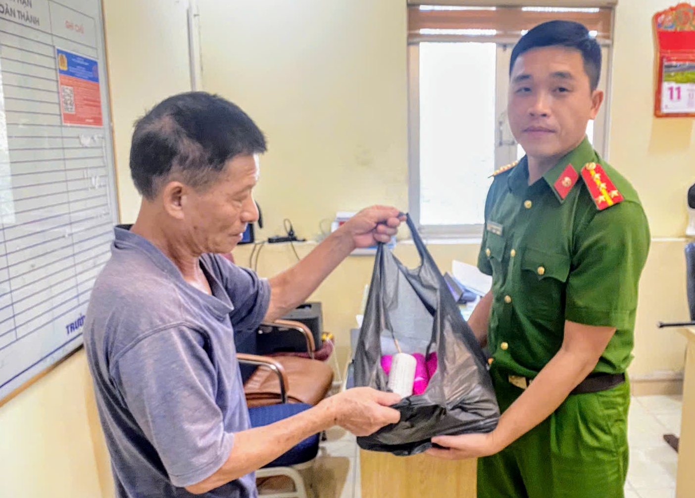 Phòng Cảnh sát Quản lý hành chính về trật tự xã hội: Khẳng định vai trò trong đợt vận động thu hồi vũ khí, vật liệu nổ, công cụ hỗ trợ và pháo